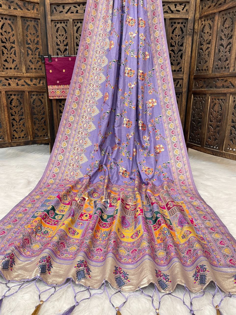 Traditional multicolor Patola-inspired pallu and border -LIGHT PURPLE