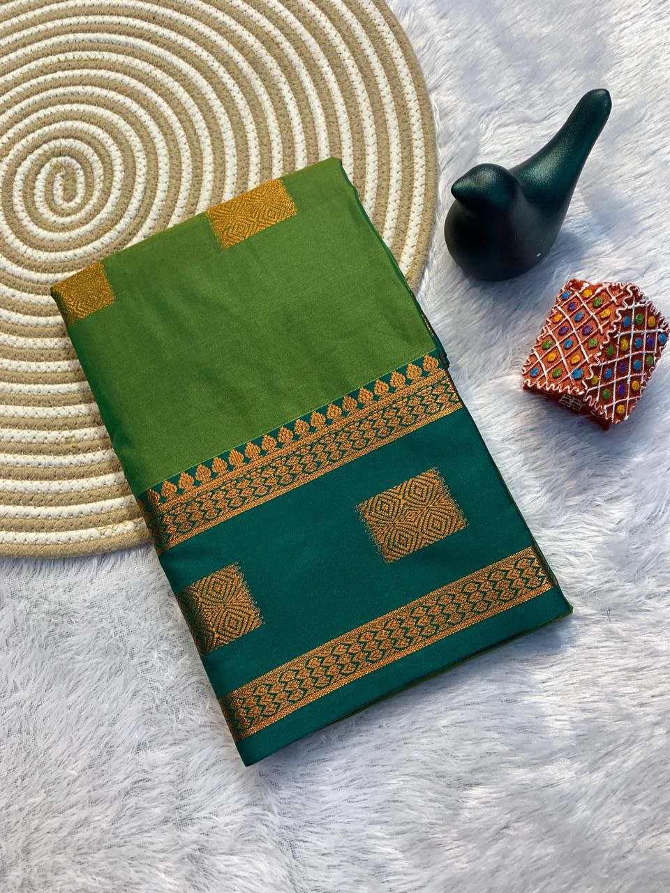 Contrast Border Traditional Silk Saree - PERROT