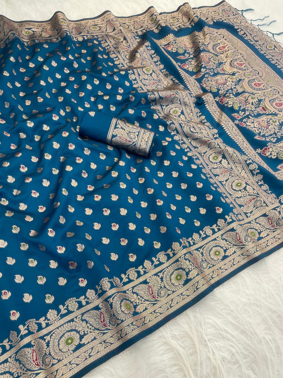 Regal Heritage Woven Saree with Intricate Floral Border and Grand Traditional Pallu -BLUE