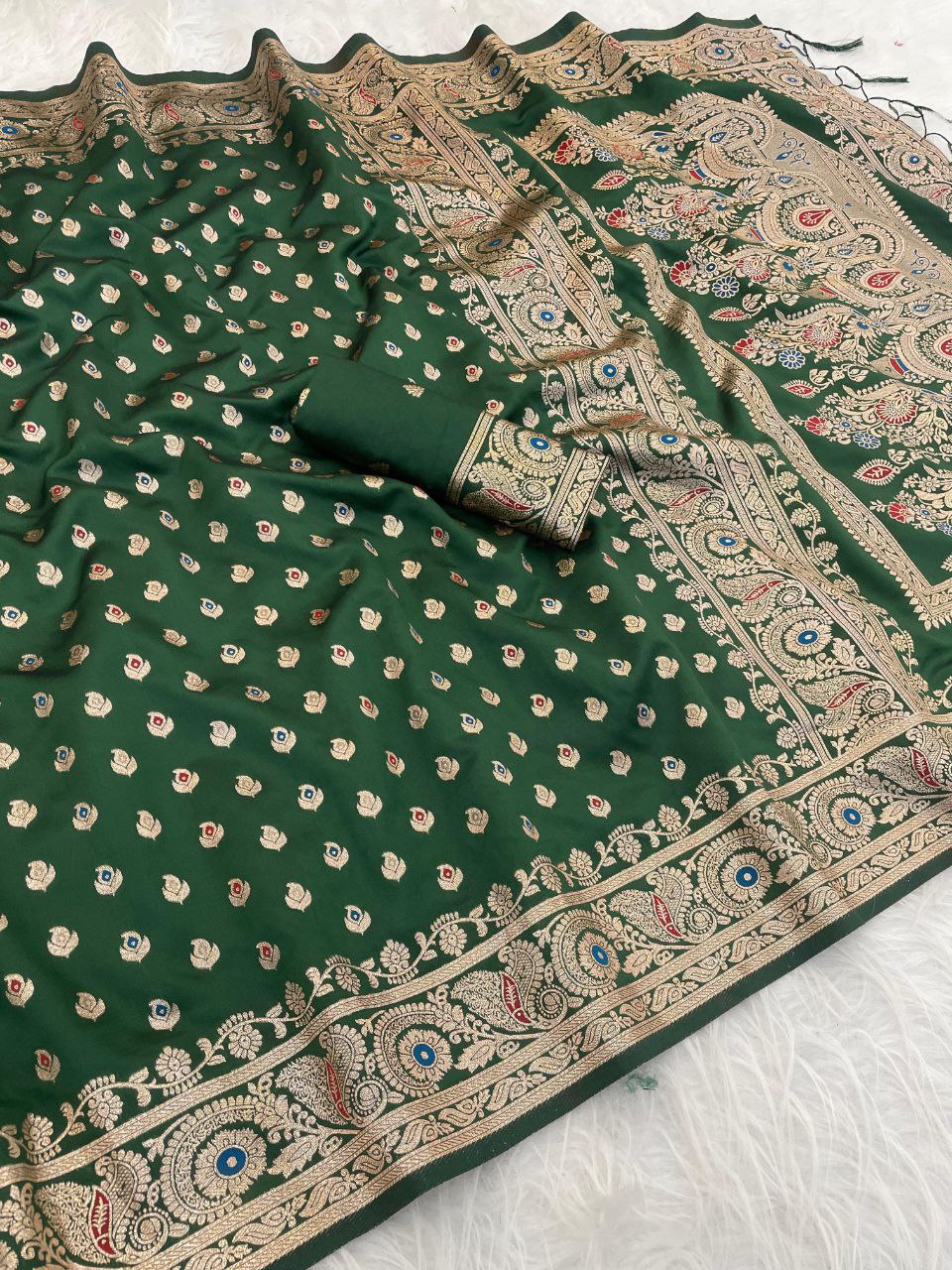 Regal Heritage Woven Saree with Intricate Floral Border and Grand Traditional Pallu -GREEN