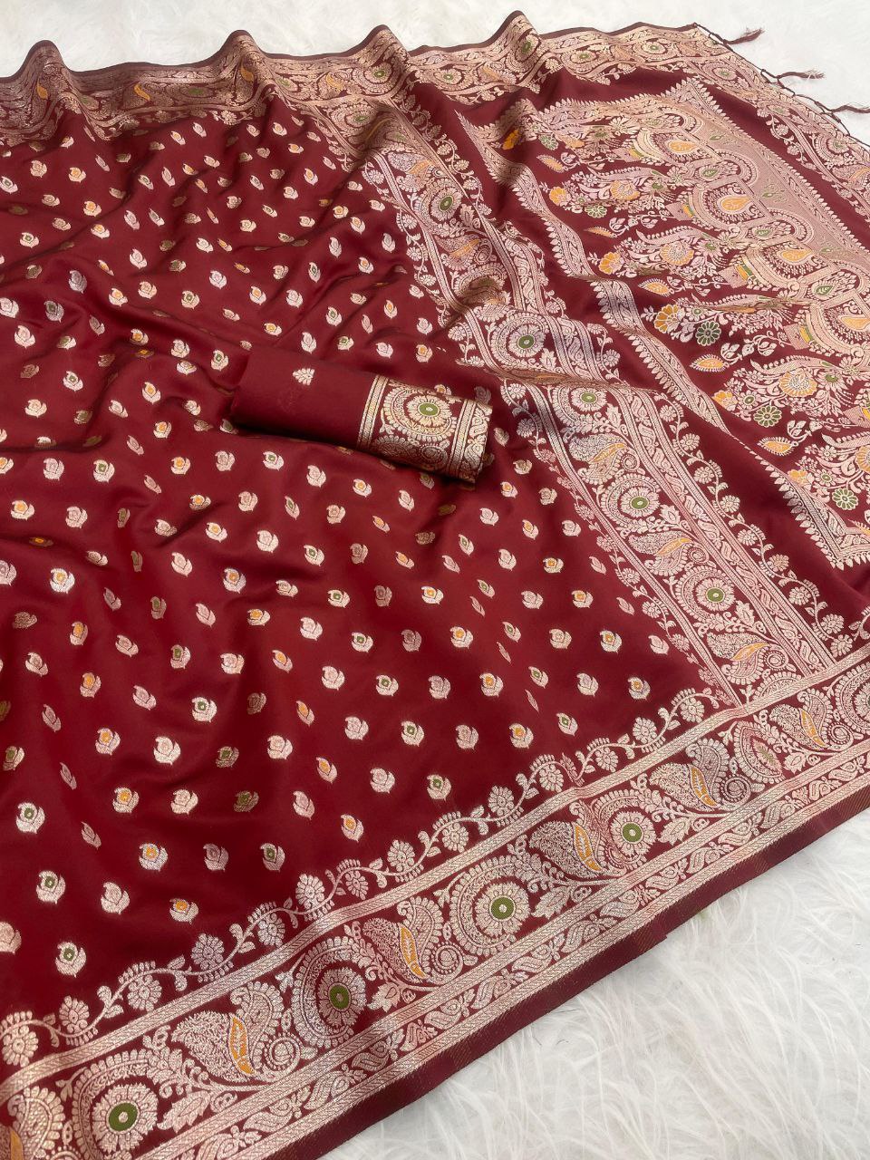 Regal Heritage Woven Saree with Intricate Floral Border and Grand Traditional Pallu -MAROON