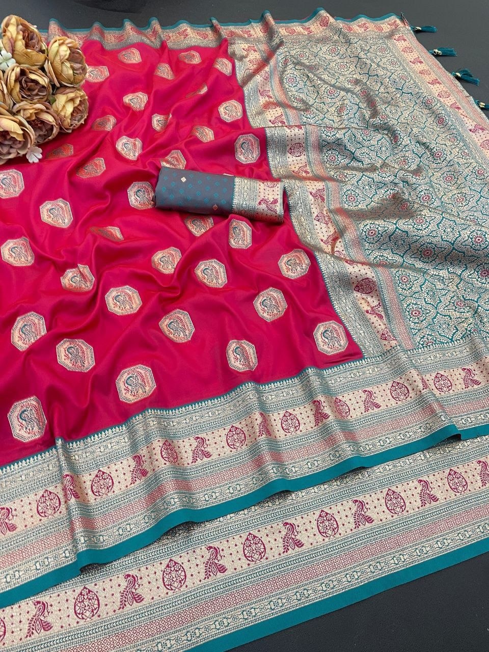 Royal Jacquard Elegance Saree with Designer Pallu - PINK