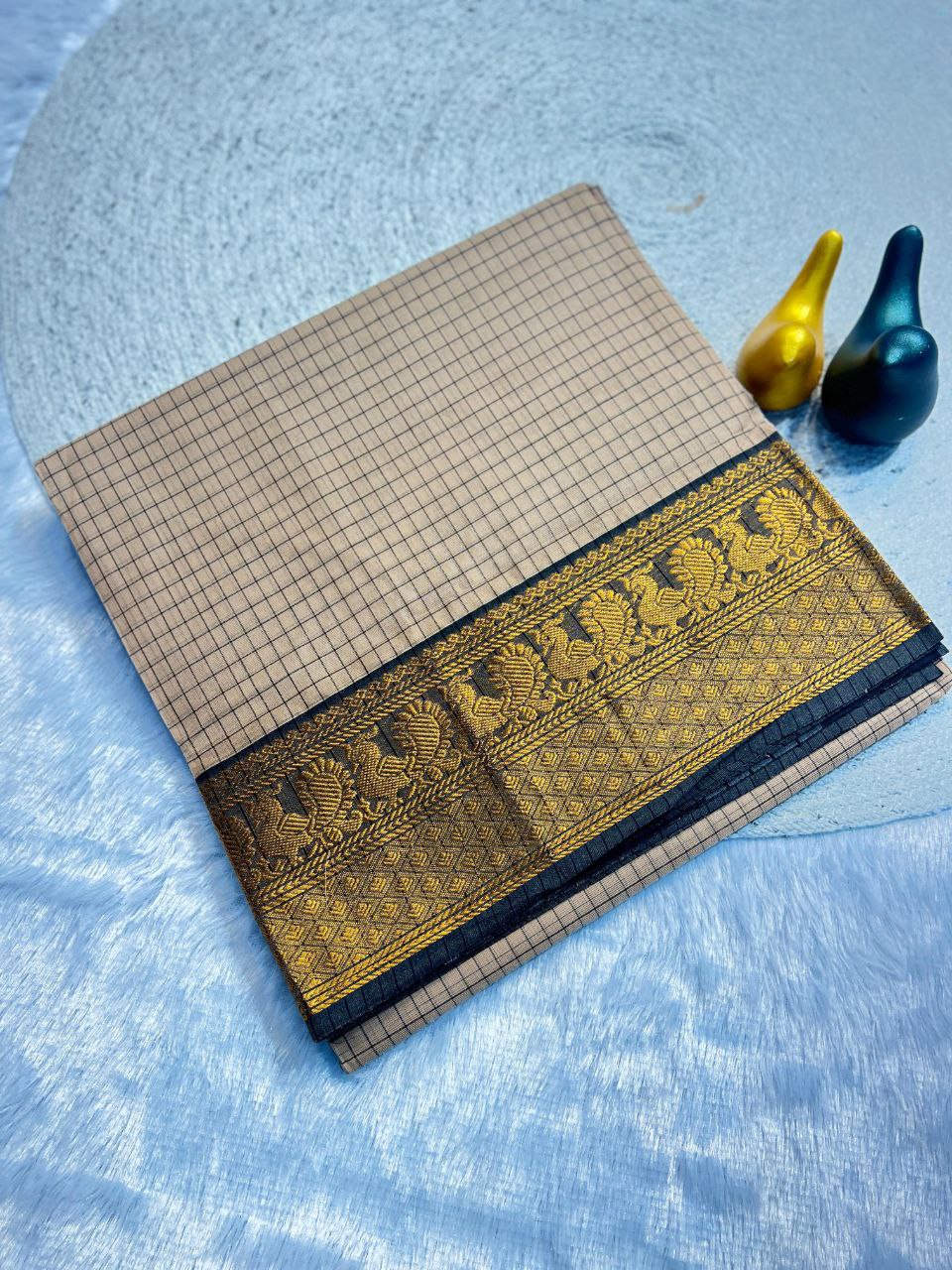 Graceful Checked Weave Saree with Traditional Woven Border - LIGHT GREY