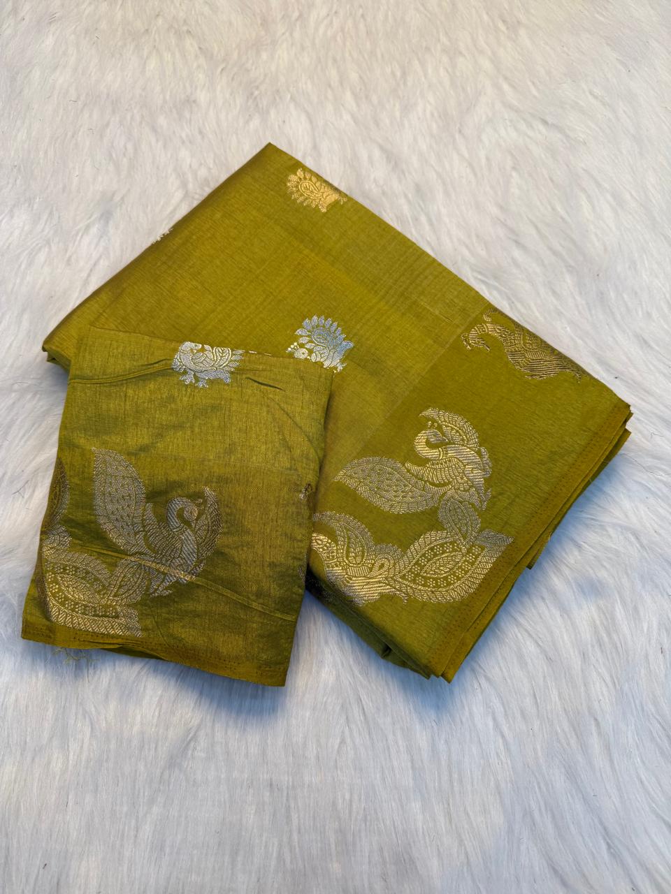 Royal pista Soft Tussar Silk Saree with Chit Pallu & Running Blouse