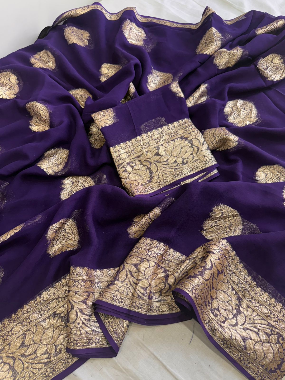 Elegant Viscose Georgette purple Saree With Running Blouse
