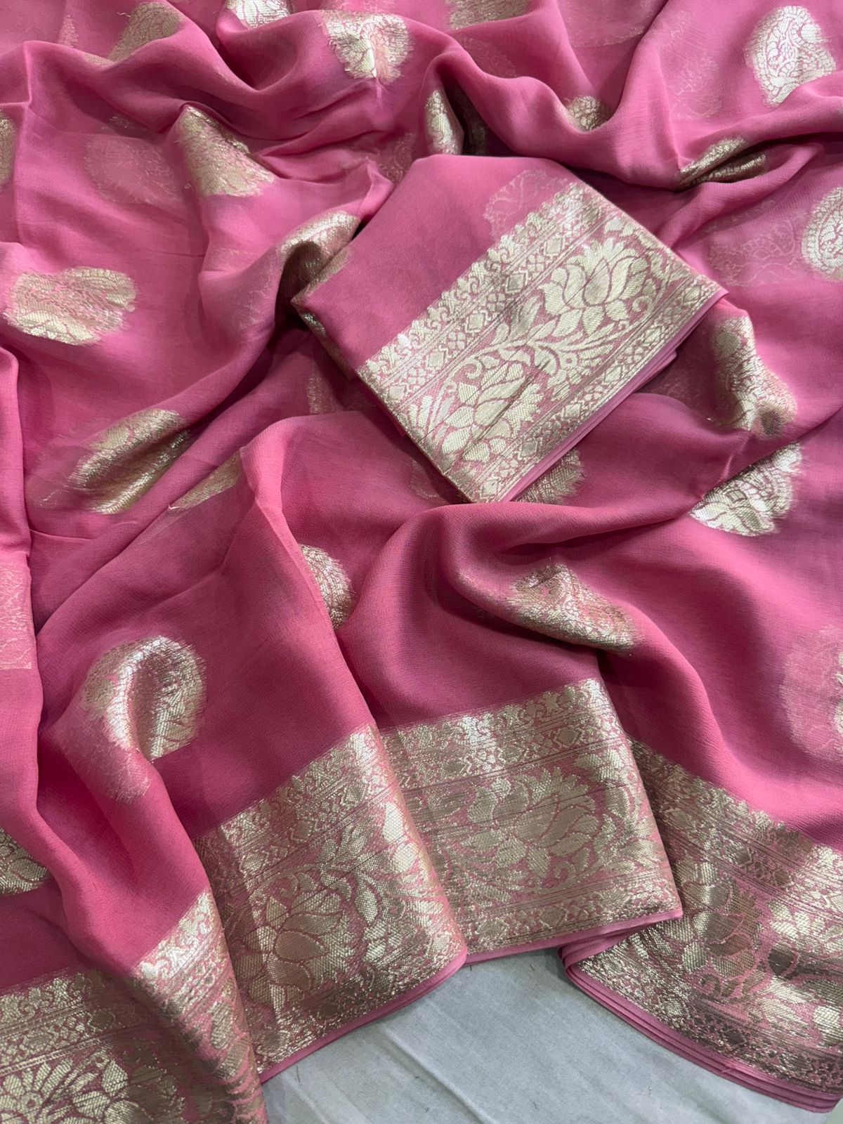 Elegant Viscose Georgette pink Saree With Running Blouse