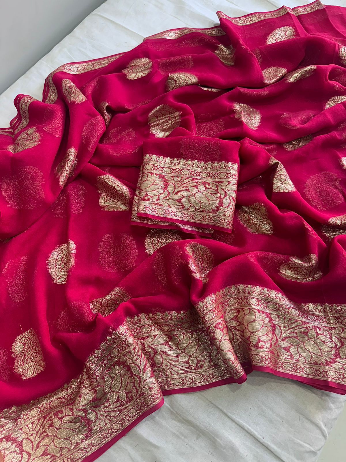 Elegant Viscose Georgette rani pink Saree With Running Blouse