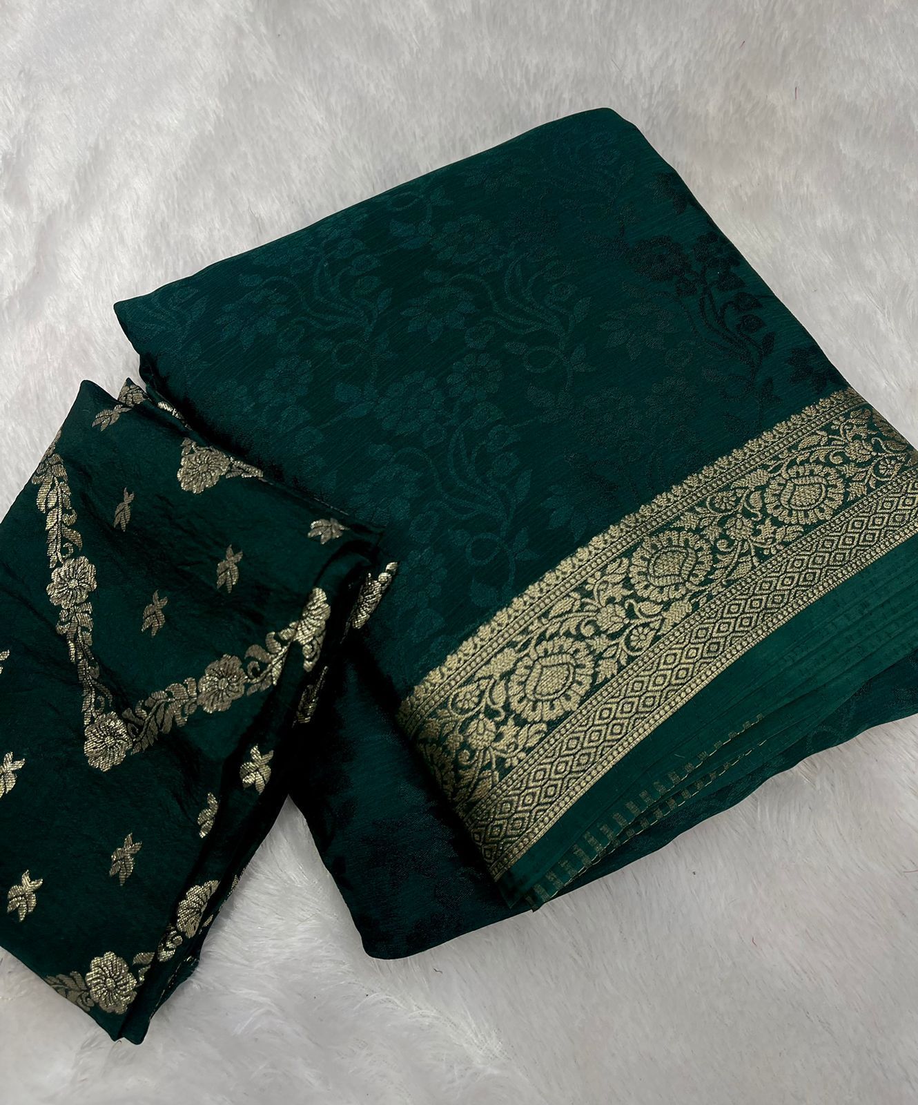 Premium Viscose Chinon Weaving Pattern Saree - GREEN
