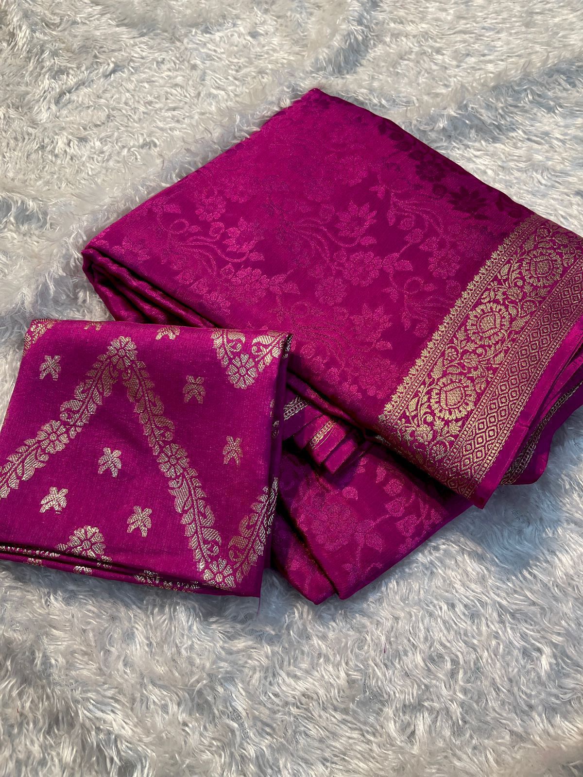 Premium Viscose Chinon Weaving Pattern Saree - PINK