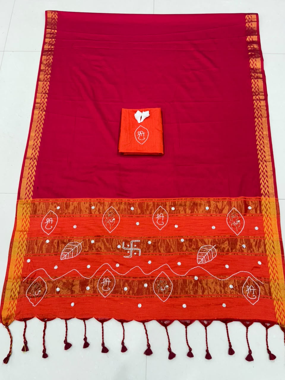 Traditional Handcrafted Saree with Intricate Pallu Detailing, Temple Motifs & Decorative Tassels - RANI PINK